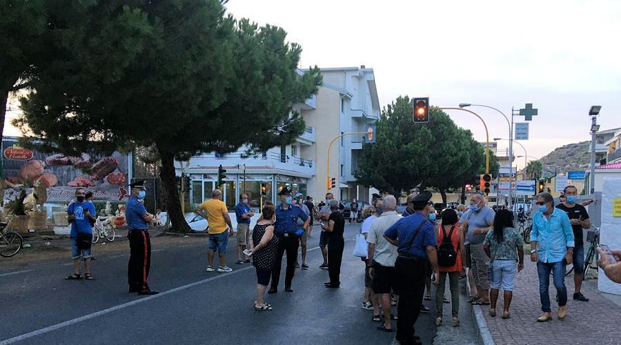 Migranti amantea protesta