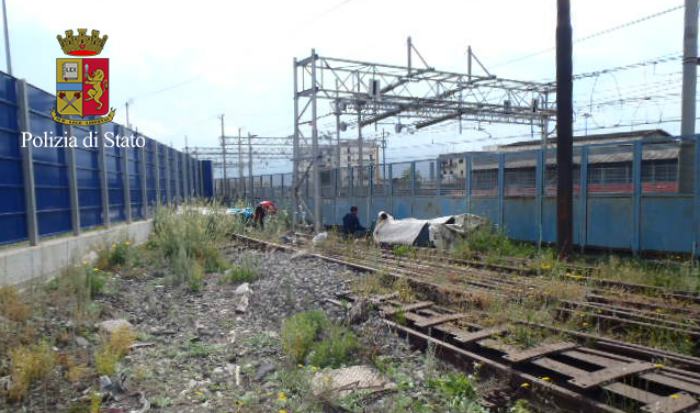 Utilizzo improprio della ferrovia: la Polizia lancia una campagna di sicurezza per i migranti (VIDEO) 53 Migranti ferrovia1