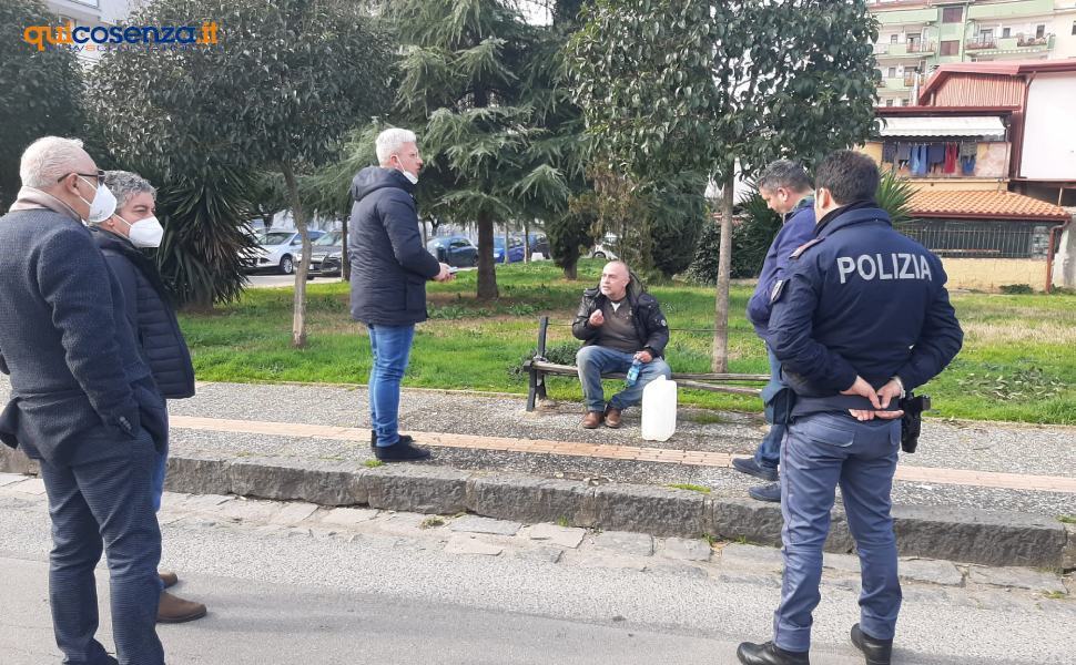 Minaccia di darsi fuoco 1