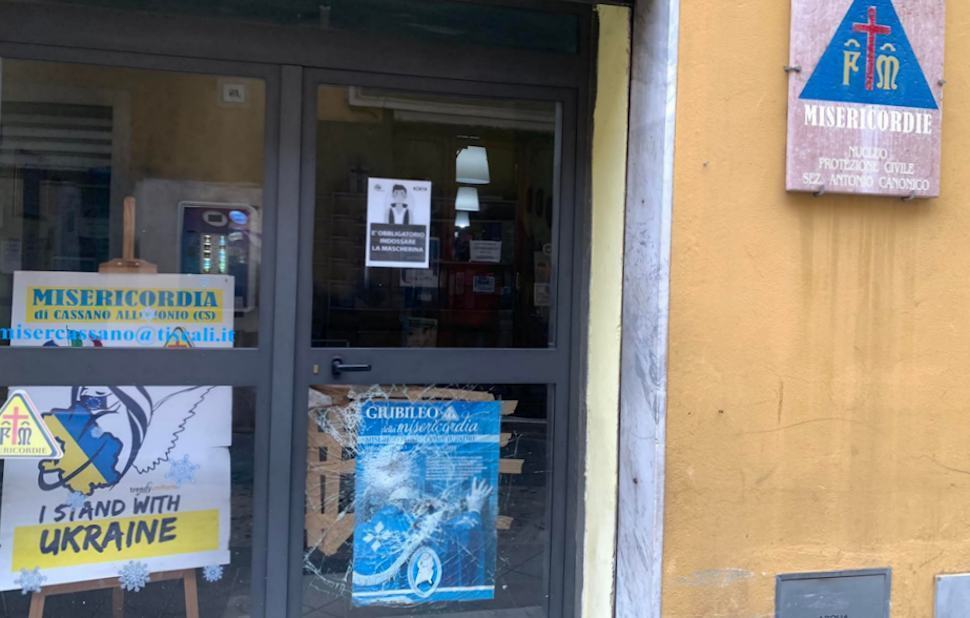 Cassano Allo Ionio, raid vandalico alla Misericordia. Rubati pc e amplificatori 68 Misericordia