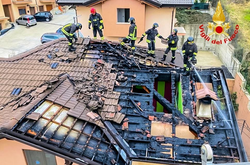 Montalto Uffugo, paura per l'incendio scoppiato in una villetta 51 Montalto uffugo incendio