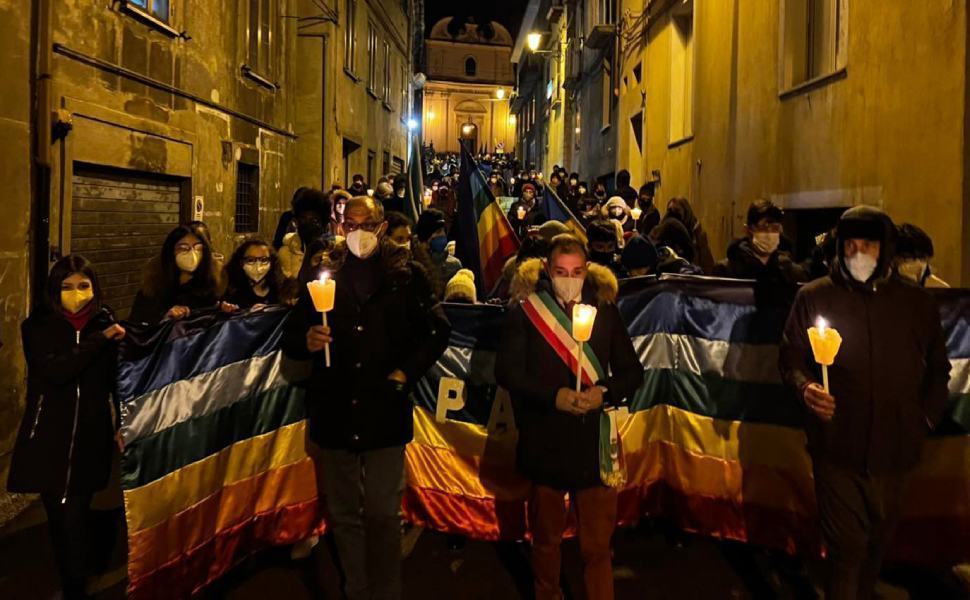 Ucraina, Mormanno in piazza per la pace "Comune ripudia la guerra" 51 Mormanno fiaccolata per la pace 05