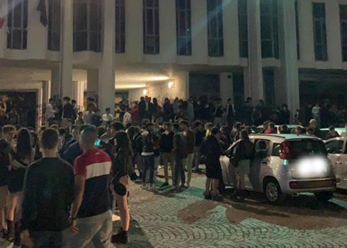 Movida Rende, sindaco lancia appello ai giovani: "godetevi gli spazi ma con civiltà" 59 Movida Rende