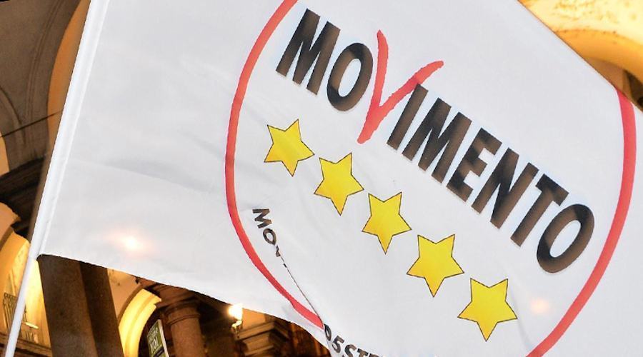 Movimento 5 stelle bandiere 1