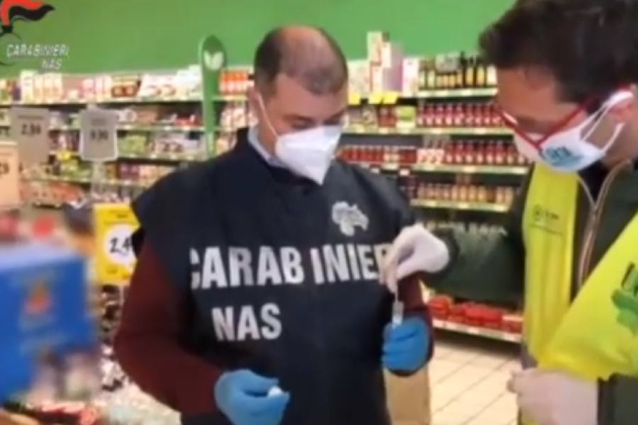 Sanificazione nei supermercati: Nas, tracce del covid su Pos e carrelli 71 Nas controlli supermercati tracce covid