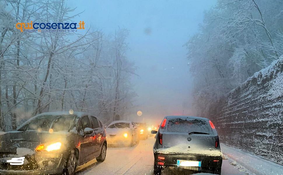 Cosenza, scatta il piano neve per l'A2 e le strade statali. Più uomini e mezzi 51 Neve Cosenza 107