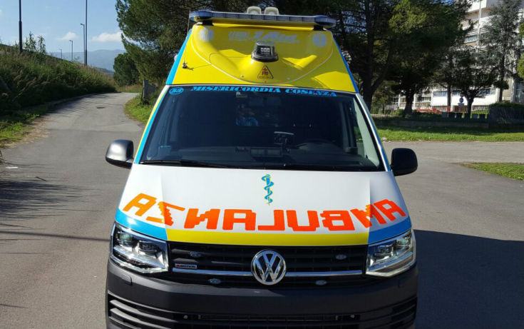 Incidente tra un'auto e una moto in via Bendicenti a Cosenza 74 Nuova ambulanza misericordia cosenza2