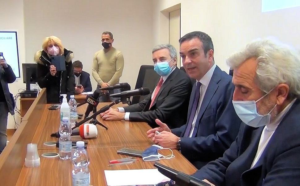 Pazienti covid curati con la telemedicina. "Evitiamo implosione degli ospedali" 51 Occhiuto 18