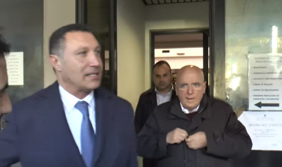 Oliverio e avv Belvedere uscita tribunale riesame 2