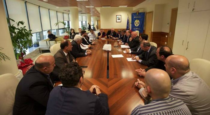 Sanità, Oliverio incontra i Sindaci della Piana di Gioia Tauro. Istituito un tavolo permanente 51 Oliverio sindaci gioia tauro