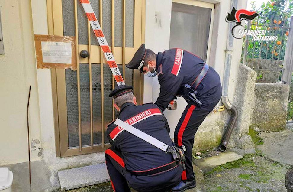 Femminicidio in Calabria, aggredisce e soffoca la moglie uccidendola. Arrestato 49enne 51 Omicidio Motta Santa lucia