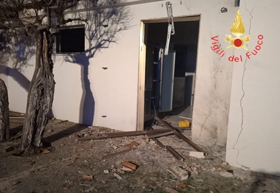 Ordigno esplosivo clinica Belvedere