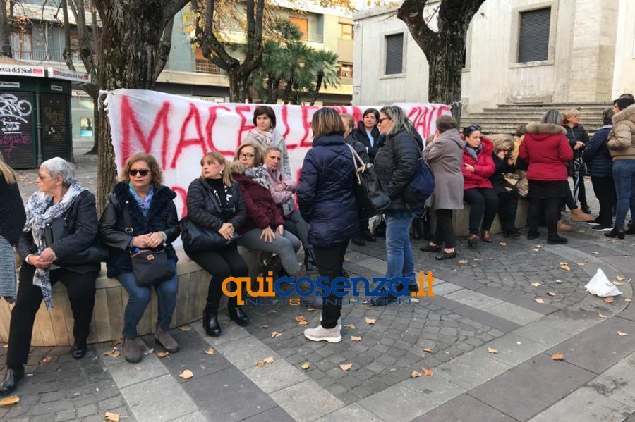 Oss Cosenza, tavolo finisce con un nulla di fatto. Nuovo incontro mercoledì 55 Oss Cosenza protesta 03