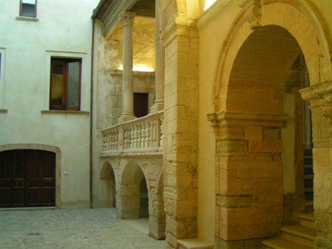 PALAZZO CASELLI VACCARO COSENZA