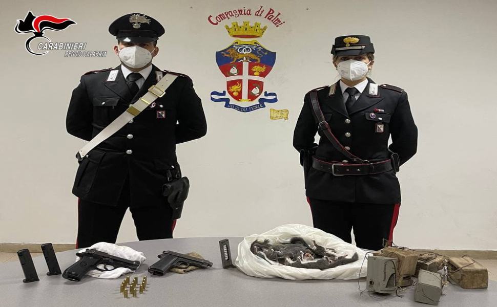 Due pistole e una decina di ghiri in congelatore, arrestato 52enne 51 PALMI. ARRESTATO 52ENNE DI MESSIGNADI TROVATO IN POSSESSO DI DUE PISTOLE. RINVENUTI ANCHE GHIRI NEL FREEZER DI CASA 1