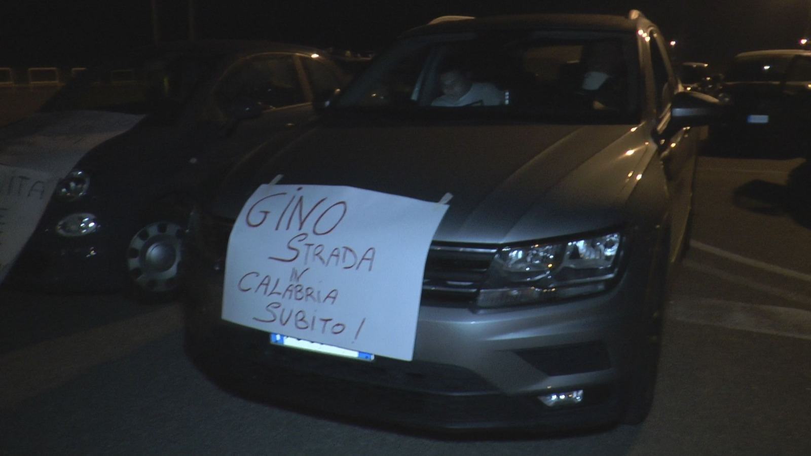 Virus, un drive-in alla Cittadella per Gino Strada alla guida della sanità calabrese 53 PHOTO 2020 11 15 09 53 32