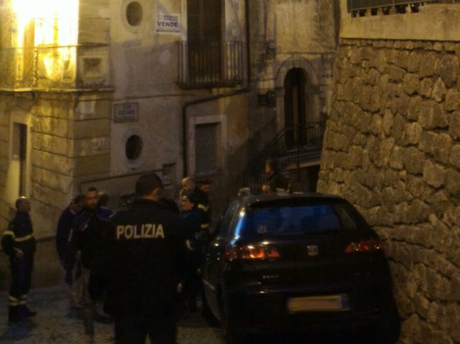 La Polizia salva un uomo che stava tentando di togliersi la vita 51 POLIZIA TENTATO SUICIDIO