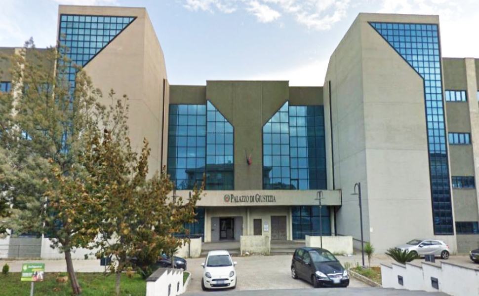 Un volantino con minacce per due giudici del Lavoro, indagini in corso 51 Palazzo di Giustizia tribunale Vibo Valentia 1 2