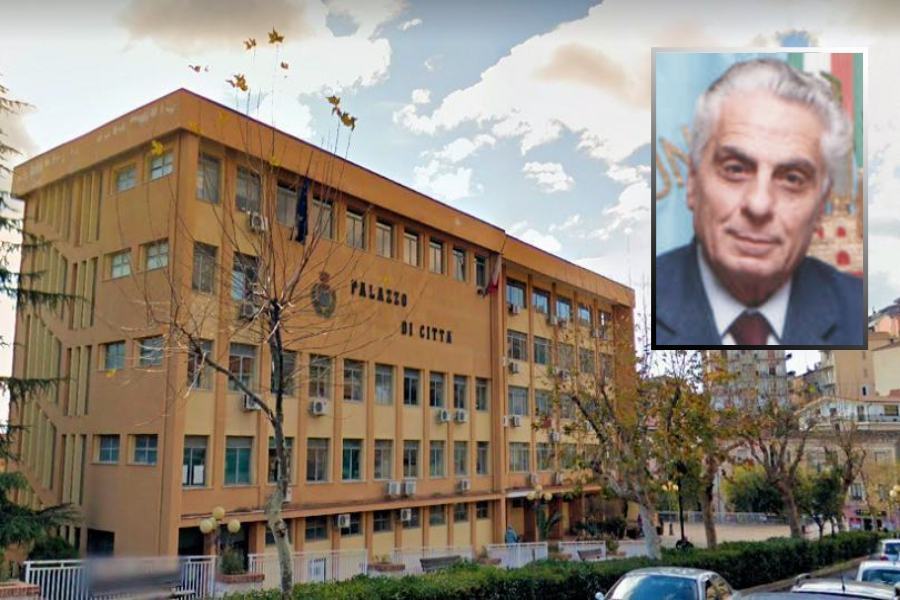 Cassano Ionio, la piazza antistante il Comune sarà intitolata a Salvatore Frasca 65 Palazzo municipale cassano ionio frasca