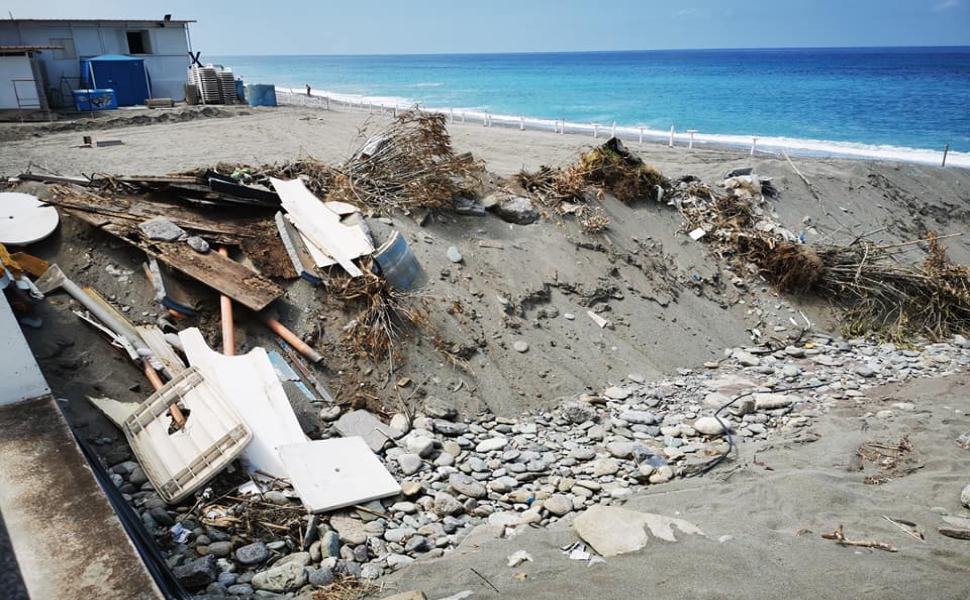 Paola rifiuti spiaggia