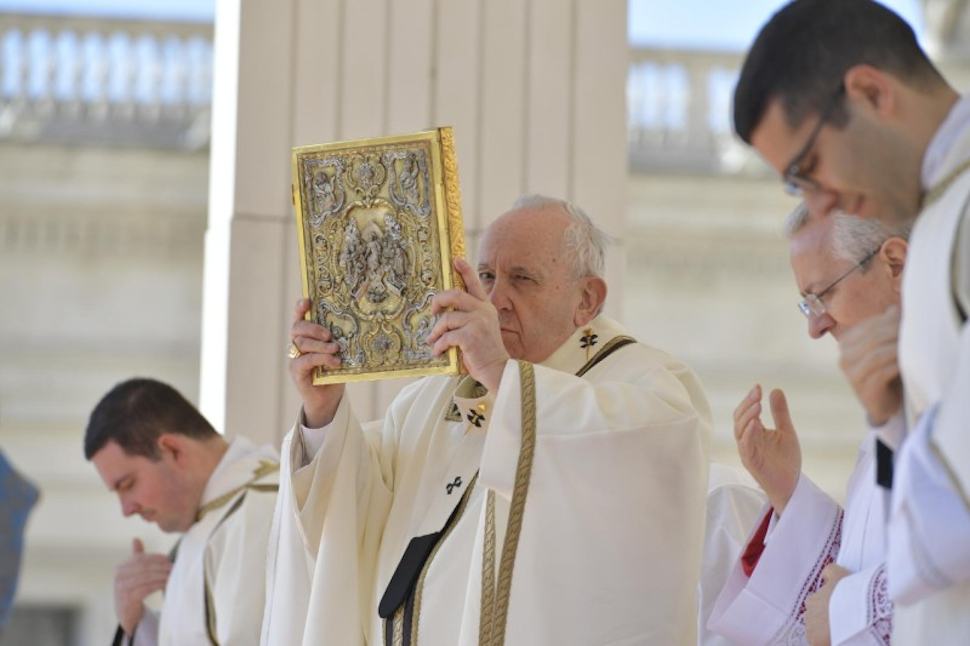 Papa Francesco "scenda la pace nel giorno di Cristo". Poi Benedizione «Urbi et Orbi» 68 Papa Francesco Pasqua