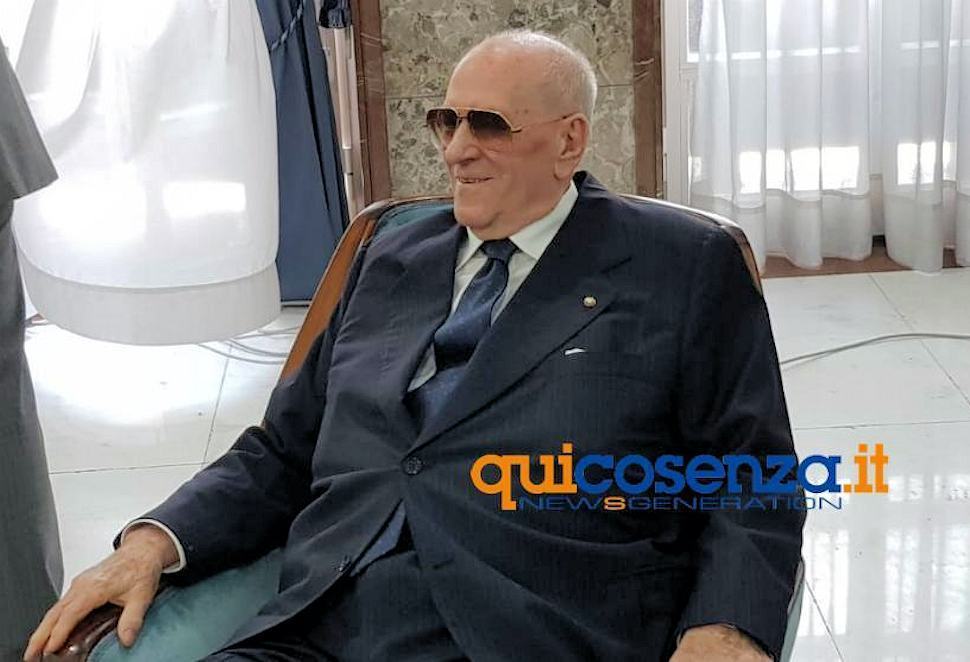 È morto l'avvocato Giuseppe Carratelli. Fu sindaco ed ex presidente del Cosenza Calcio 51 Peppino Carratelli