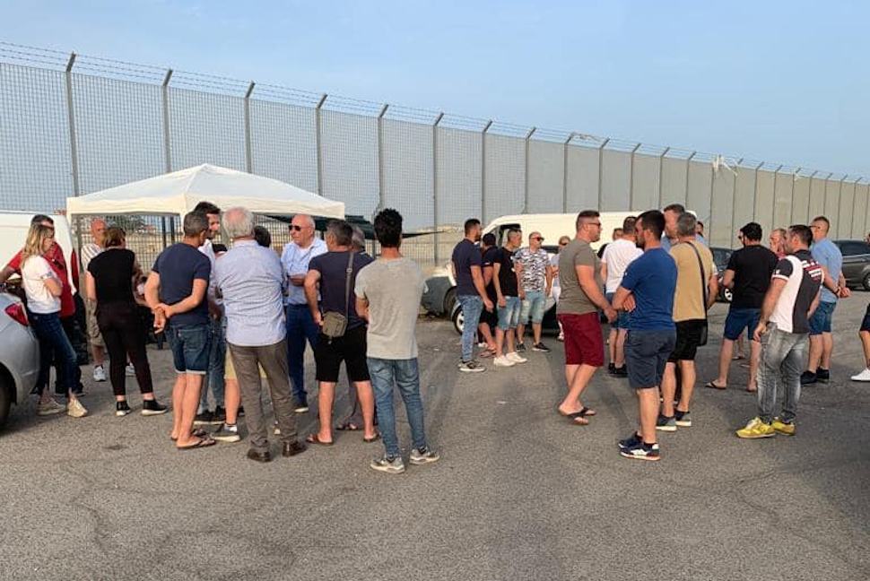 Domani nuova protesta dei pescatori "La Regione fa passerelle, noi moriamo di fame" 65 Pescatori Corigliano