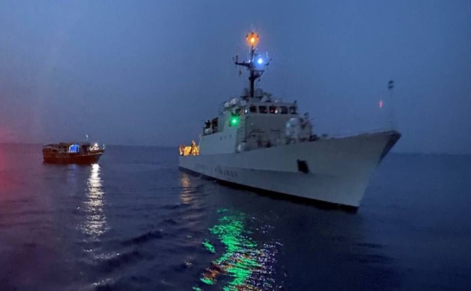 Peschereccio con a bordo 89 migranti tra cui 66 minori, fermati 6 scafisti 51 Peschereccio 89 migranti roccella jonica 03