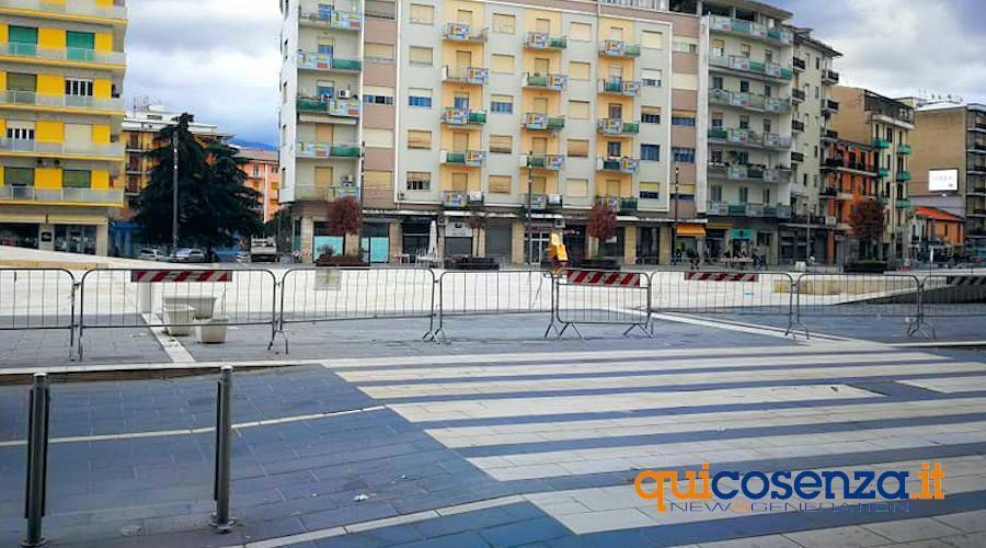 Piazza Bilotti "in ostaggio", Meetup Cosenza: «cosentini esigono trasparenza» 51 Piazza Bilotti senso di marcia