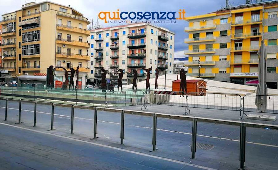 Piazza Bilotti senso di marcia2