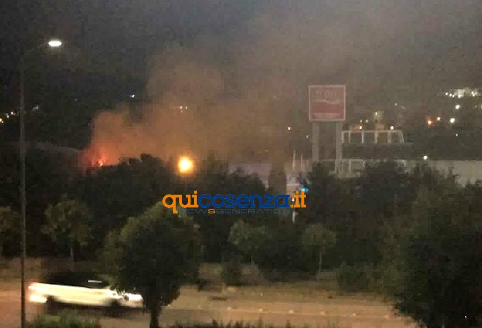 Cosenza, a fuoco il tetto della piscina coperta di Campagnano (FOTO - VIDEO) 74 Piscina campagnano1