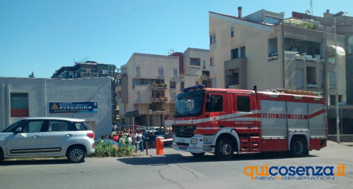 FOTONOTIZIA - Bravata degli studenti del "Pitagora", per evitare le interrogazioni 59 Pitagora1