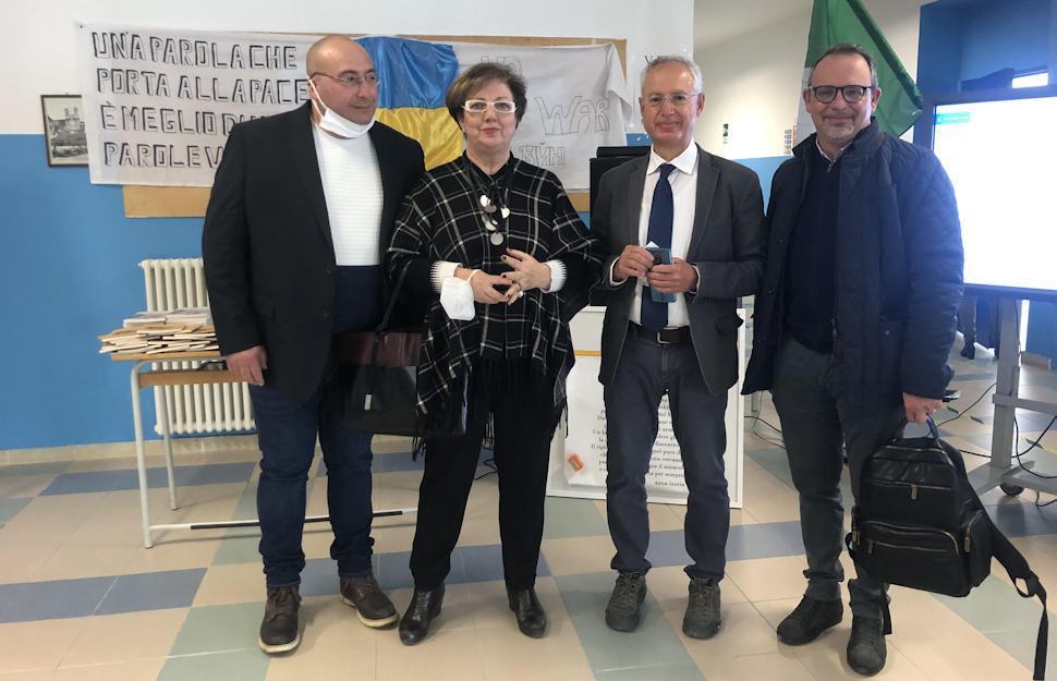 A Crosia l'incontro Poeti per la pace. "In ucraina ai bambini è stato tolto il futuro" 77 Poeti per la pace