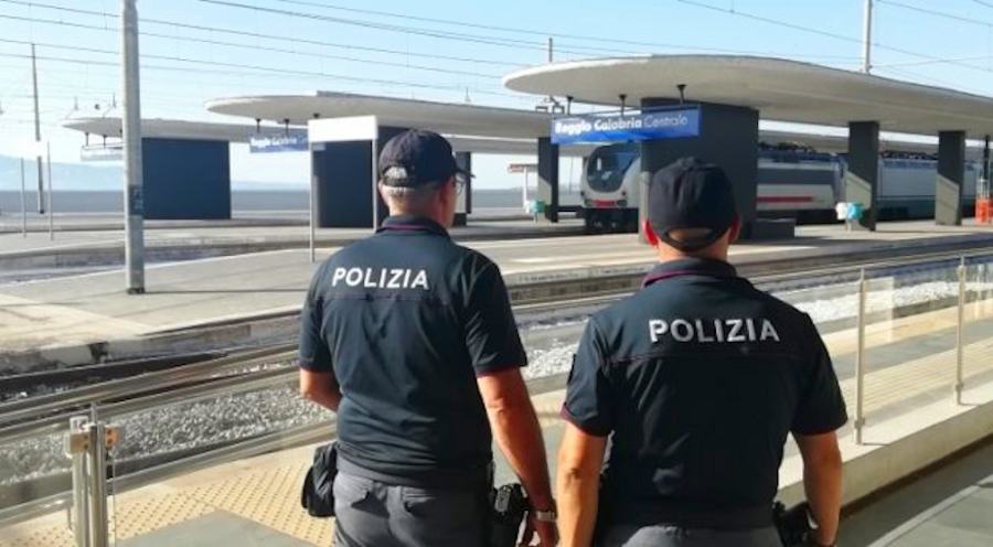 Molesta donna in stazione e aggredisce agenti, arrestato 51 Polfer 5