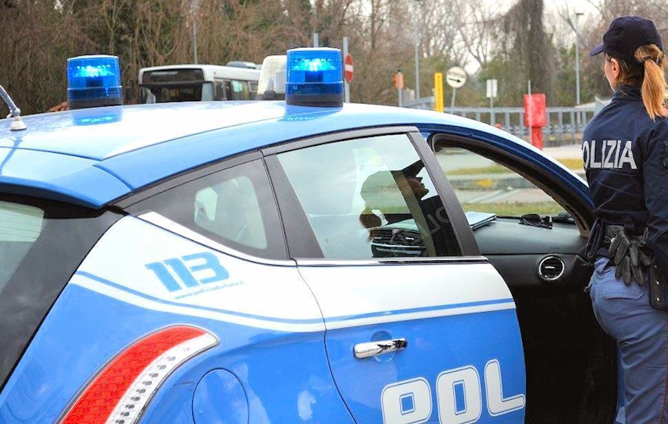 Cosenza, violenze ai danni dell'anziana madre. Finisce in carcere un 50enne 51 Polizia 1 15