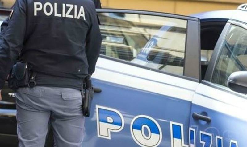 Sotto effetto di droga, forza un posto blocco e finisce contro un muro 51 Polizia