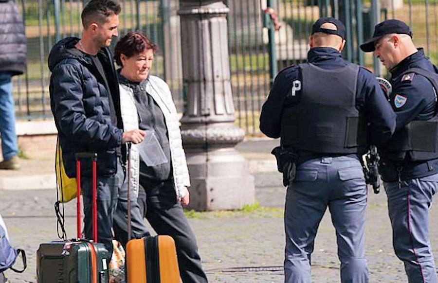 Oltre 2mila le persone denunciate in Italia per violazione delle norme anti contagio 77 Polizia 44