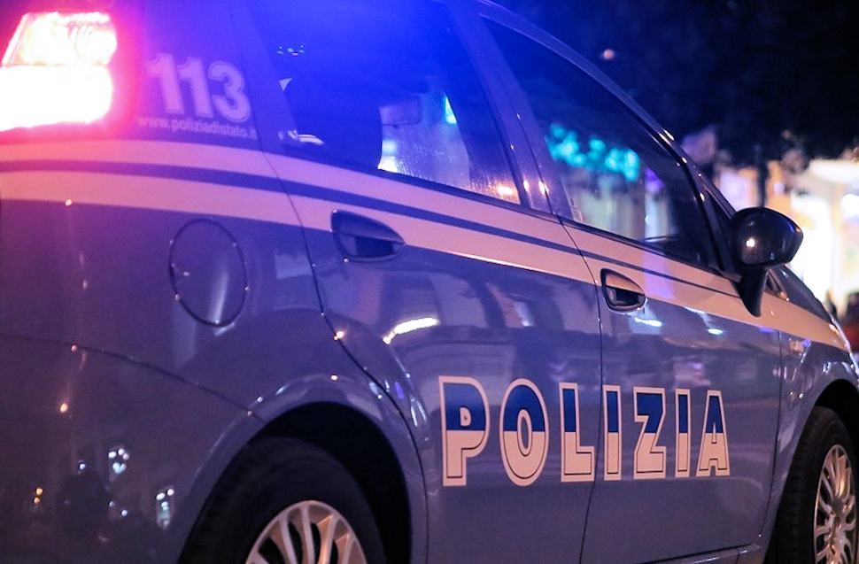 Scatena una guerriglia dopo la fuga dalla comunità minorile: 4 arresti, feriti due poliziotti 51 Polizia 82