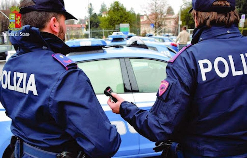 Non accetta la fine della relazione e inizia a perseguitare l'ex, arrestato 51 Polizia 88