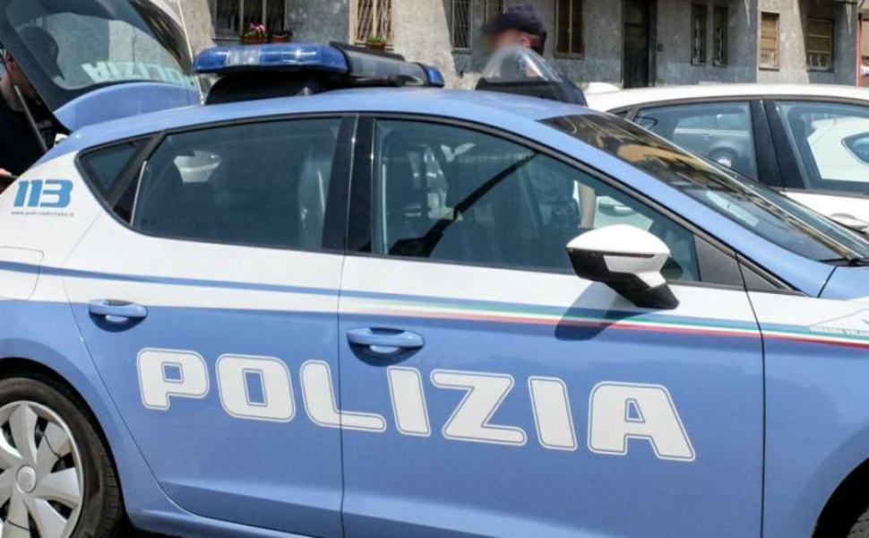 Beccato mentre getta la droga dall'auto, arrestato 33enne nel cosentino 51 Polizia 970x600 1 2