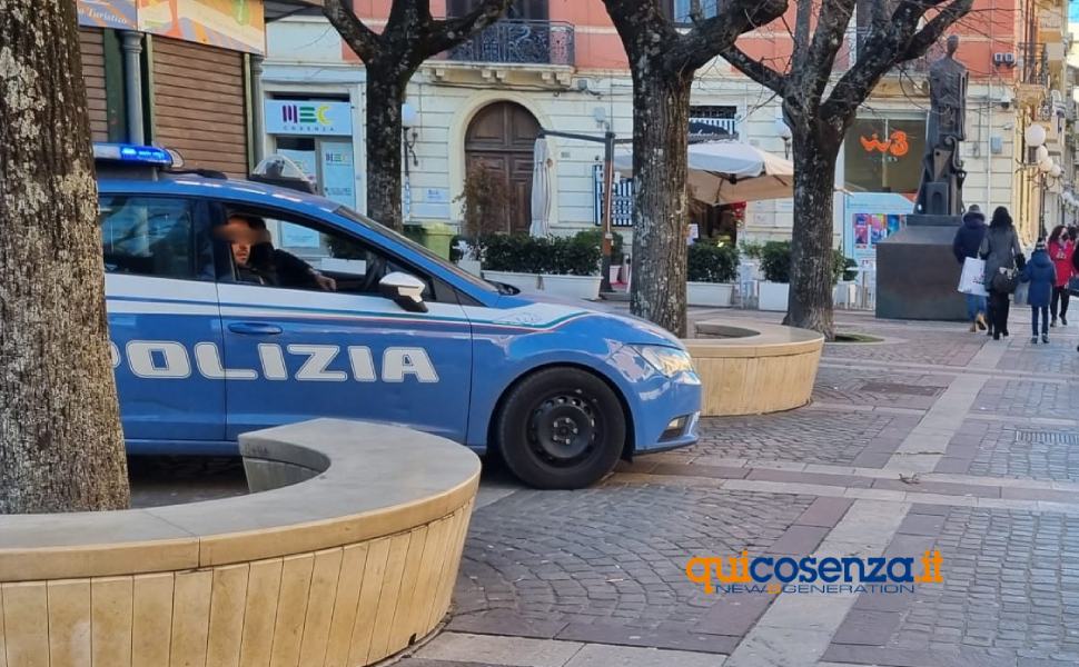 Polizia cosenza corso mazzini controlli