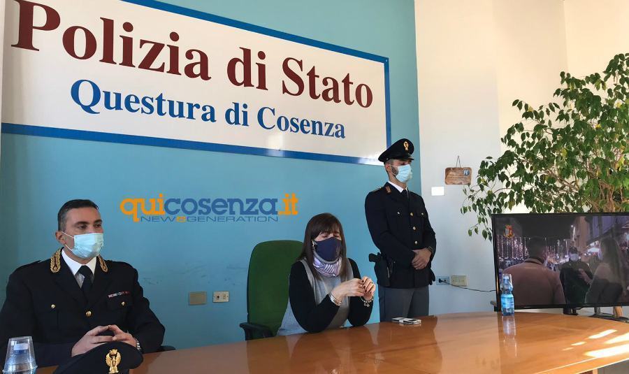 Controlli serrati durante la zona rossa. Il Questore di Cosenza: "rispettate le regole" 51 Polizia cosenza questore Petrocca conferenza fine anno 2020