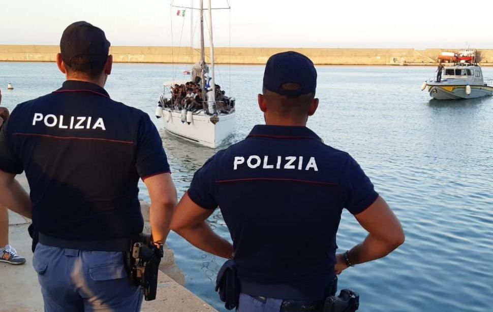 Rientra irregolarmente in Italia nonostante il ripatrio. Arrestato in Calabria 25enne 51 Polizia immigrazione