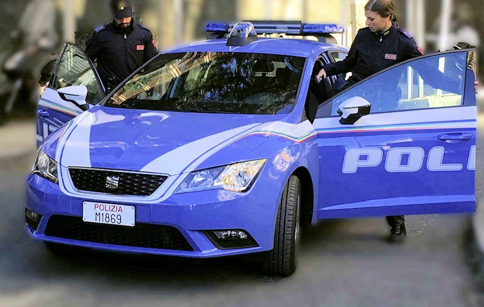 Stupefacente sotto il sedile, nei pantaloni e a casa. Arrestate due persone nel cosentino 71 Polizia ok