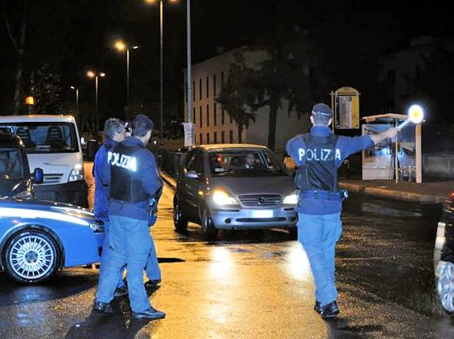 Polizia posto di blocco2
