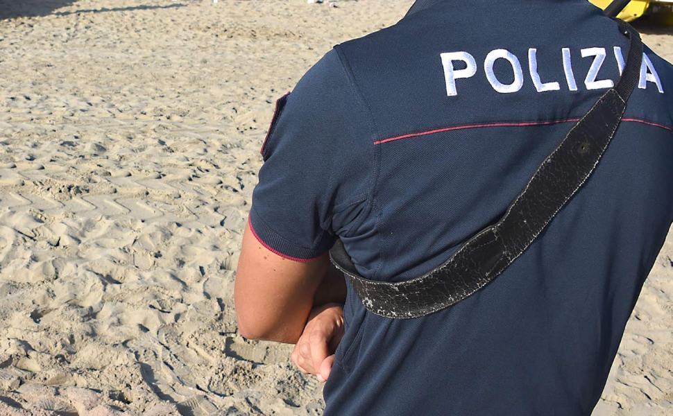 Settantenne trovato senza vita sulla spiaggia 51 Polizia spiaggia 4