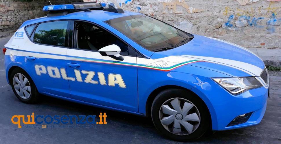 Banconote false, detenzione e spaccio di droga. Due giovani arrestati a Crosia 51 Polizia squadra volanti 5