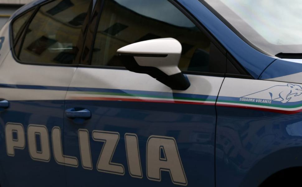 Insulti e botte a marito e figli, divieto di avvicinamento per una 46enne 51 Polizia squadra volanti 8