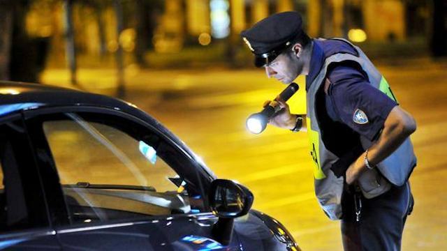 Polizia stradale controlli notte
