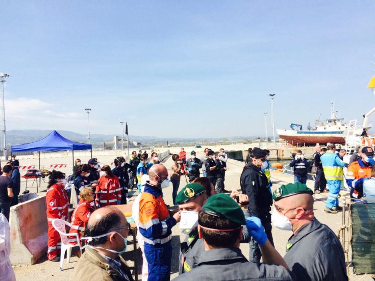 Porto Corigliano immigrati